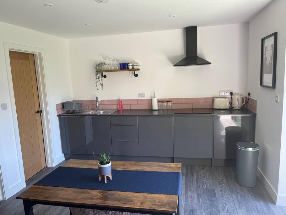 The Hideaway With Own Private Sunny Garden Leilighet Bournemouth Eksteriør bilde
