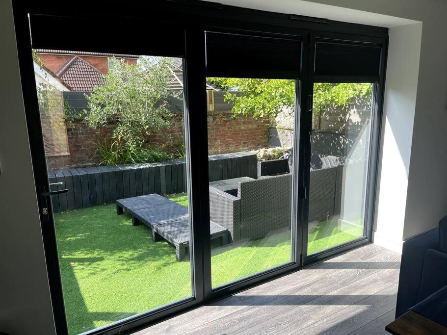 The Hideaway With Own Private Sunny Garden Leilighet Bournemouth Eksteriør bilde